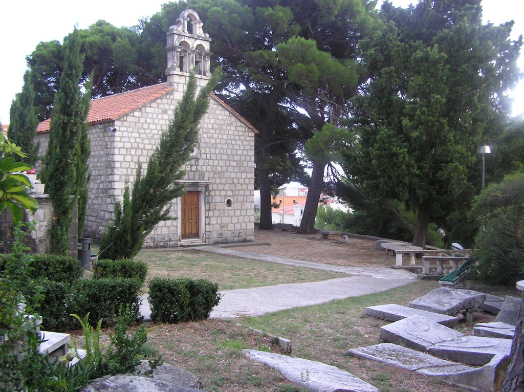Church of our lady of the nativity and cemetery tucepi
