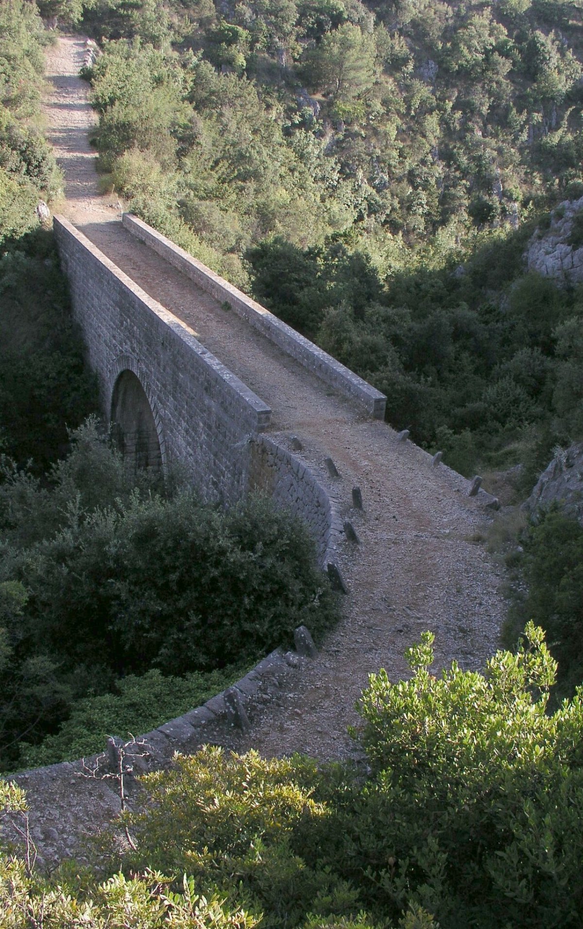 Stone bridge lozisca