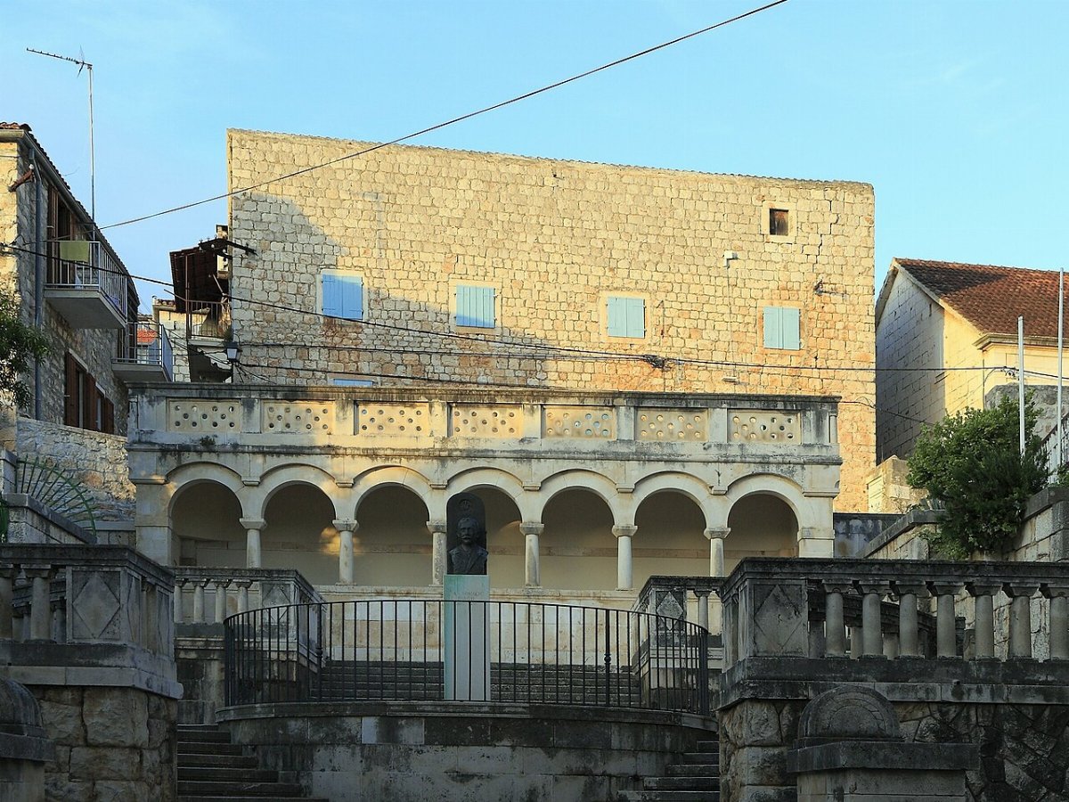 Anglescina house milna