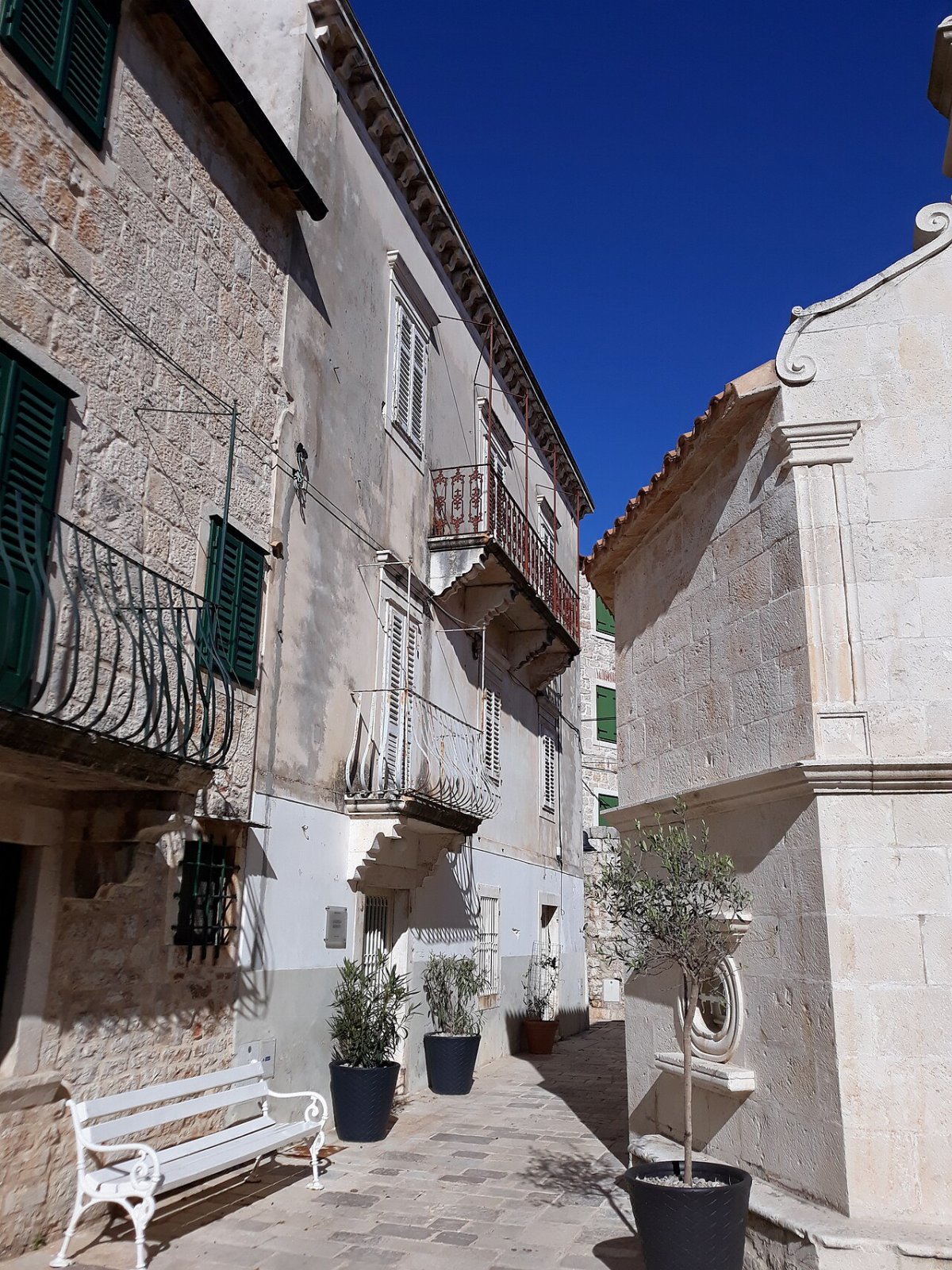 Dobrovic house jelsa
