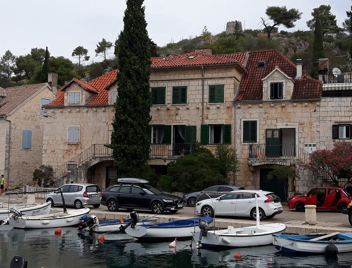 House of vladimir nazor and the surrounding houses bobovisca