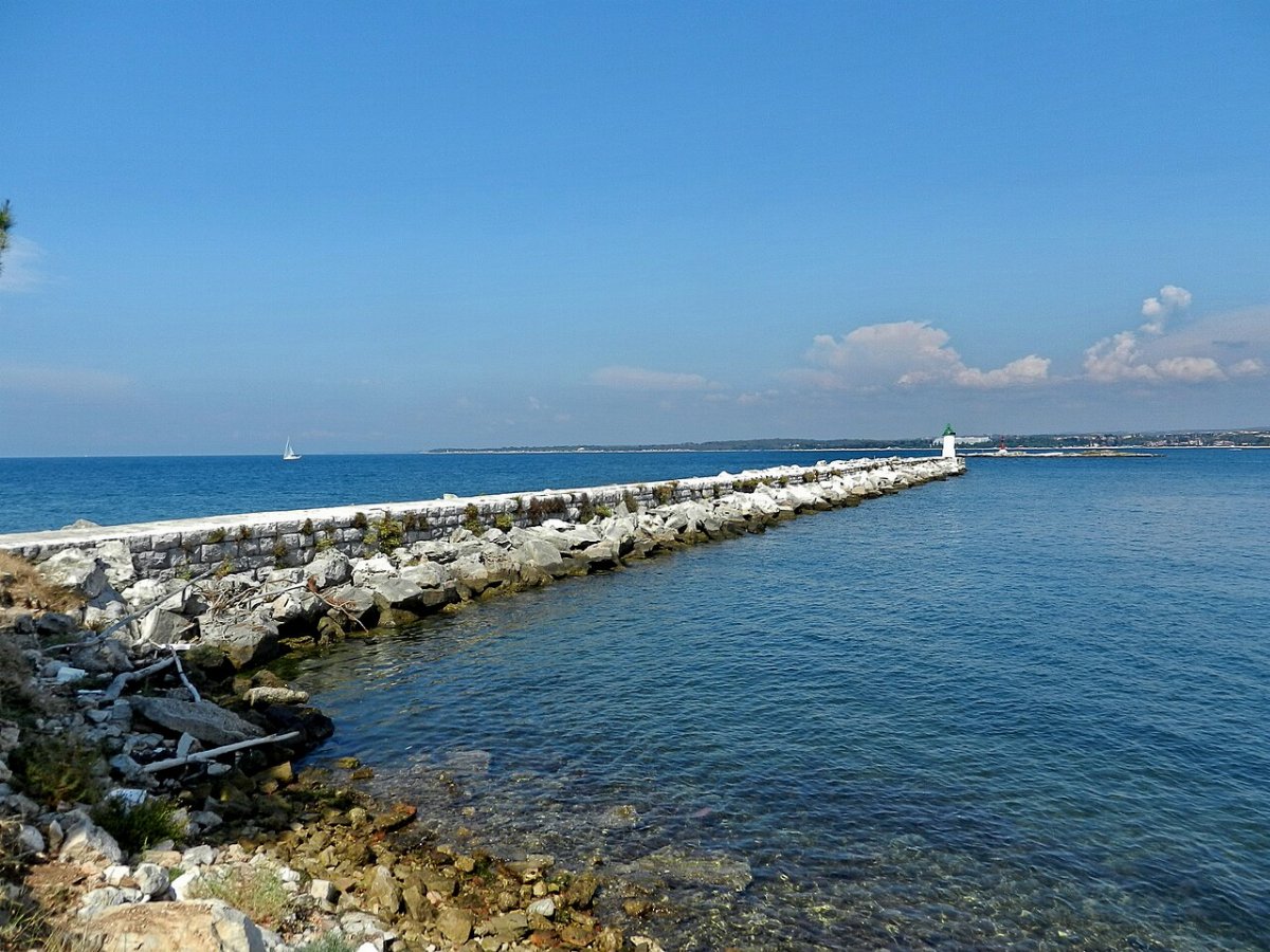 St nicholas lighthouse pucisca