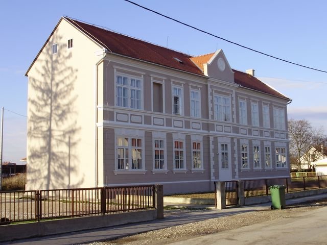 Primary school building donja lomnica